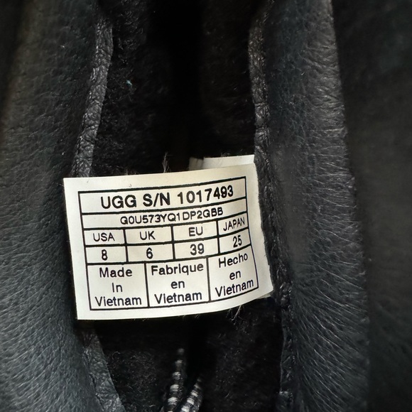 New UGG waterproof lamb skin boot size 8 - Picture 3 of 4